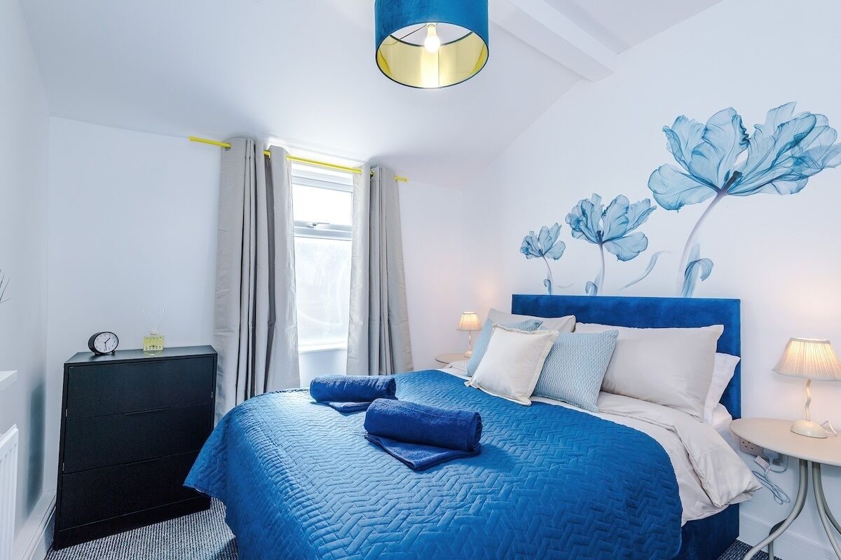 4 habitaciones, tabla de planchar con plancha, internet y ropa de cama 