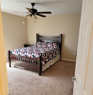 3 bedrooms, iron/ironing board, WiFi, bed sheets