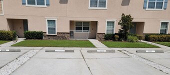 Charming 3-bedroom townhome with WiFi, AC in wonderful Wesley Chapel