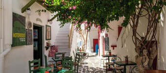 Mr & Mrs Mykonos The Residence