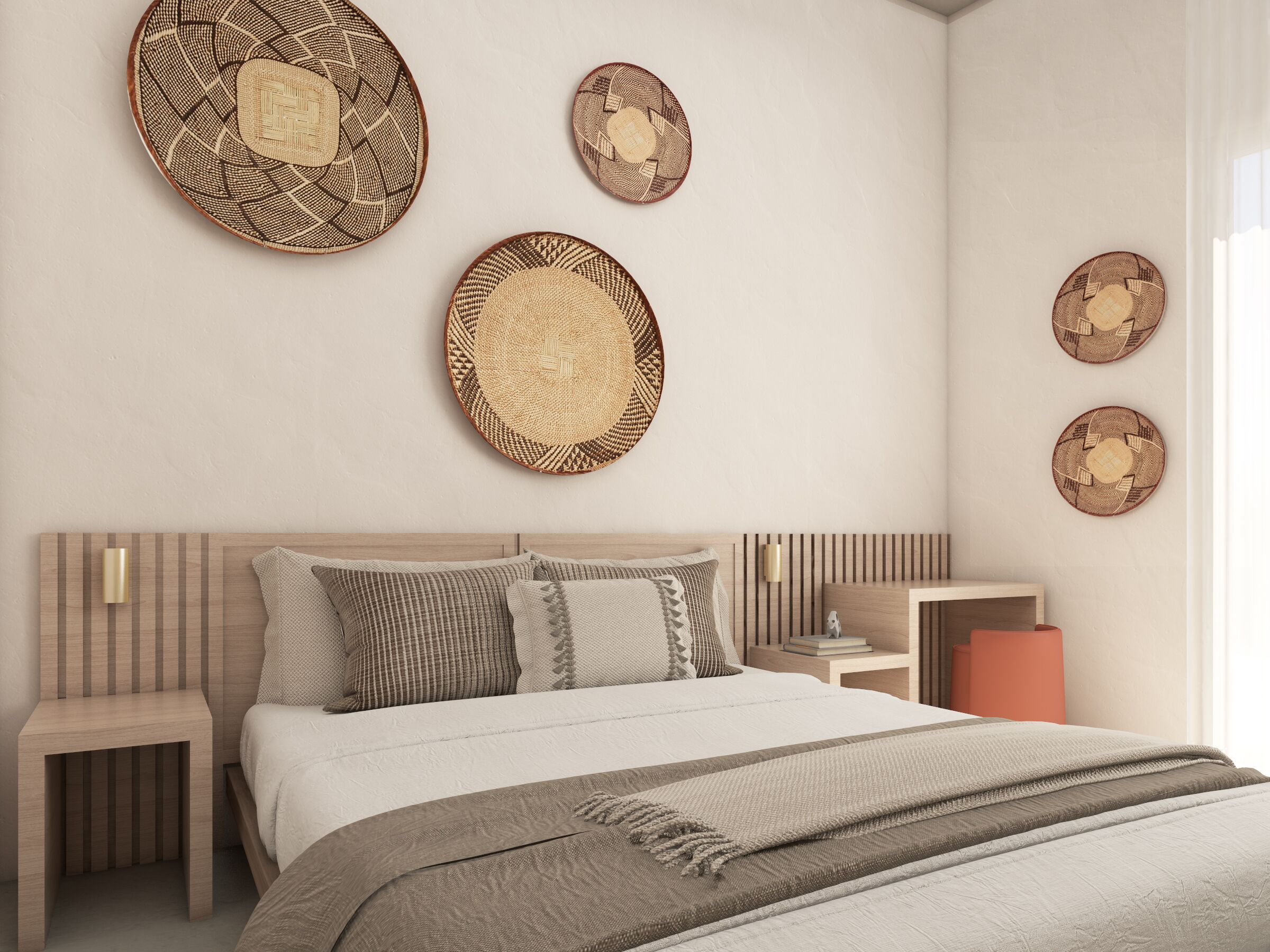 Een moderne slaapkamer met een bed, nachtkastjes en decoratieve borden aan de muur.