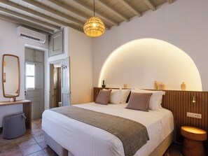 Egyptian cotton sheets, premium bedding, down comforters - Mr & Mrs Mykonos The Residence (Mykonos)