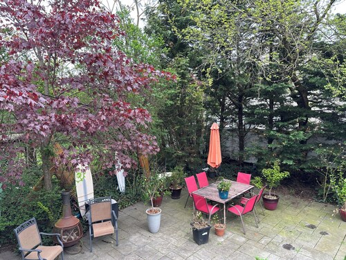 Large 4-bdrm LB house near surf beach w/ movie room, AC, bikes & fitness room