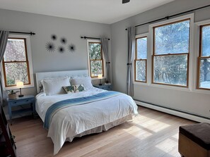 4 habitaciones, tabla de planchar con plancha, wifi y ropa de cama 