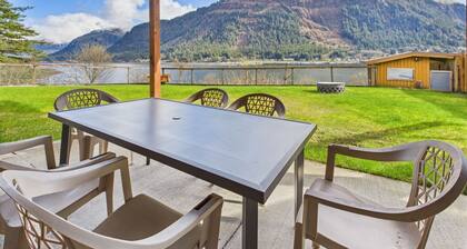 Oceanfront Fire Pit, Decks, Large Yard, Views!