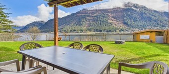 Oceanfront Fire Pit, Decks, Large Yard, Views!