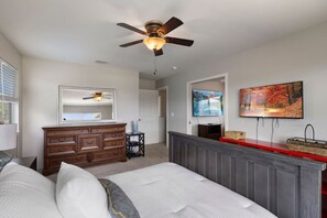 Desk, iron/ironing board, WiFi, bed sheets