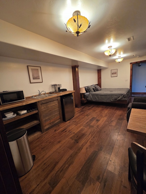 Premium bedding, down comforters, desk, laptop workspace