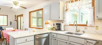 The Bear's House, Pet Friendly, Level 2 EV Charger