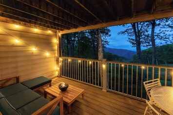 Welcome to Swoopside Hideaway - your prime Wintergreen retreat!