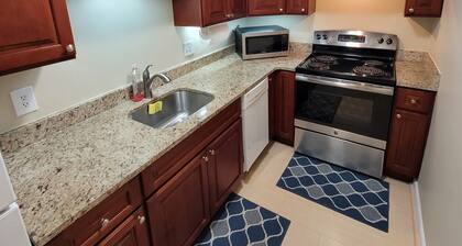 Quiet 1-bedroom apartment with WiFi, AC, Pool in vibrant Boston