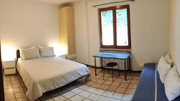 2 bedrooms, desk, iron/ironing board, travel cot