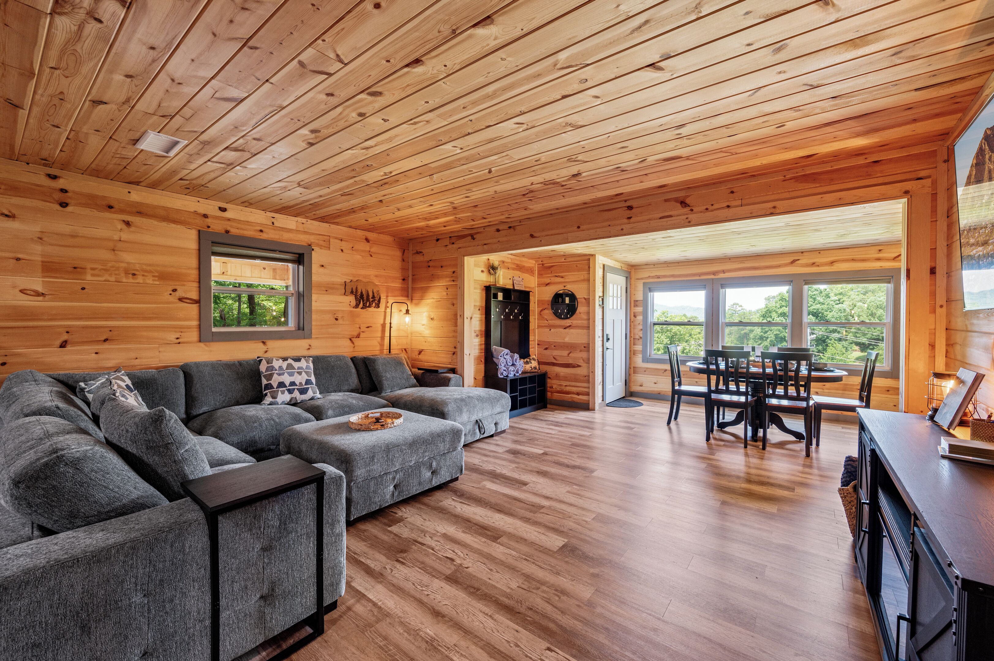 Smart TV, videojuegos, reproductor de DVD y videoteca 