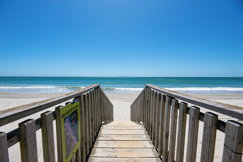 Central Beach Pad - Waihi Beach Holiday Home
