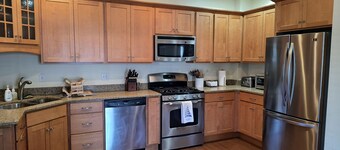 Downtown Newport Gem / Walkable location