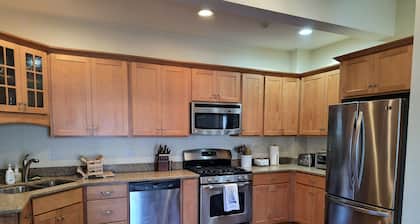 Downtown Newport Gem / Walkable location