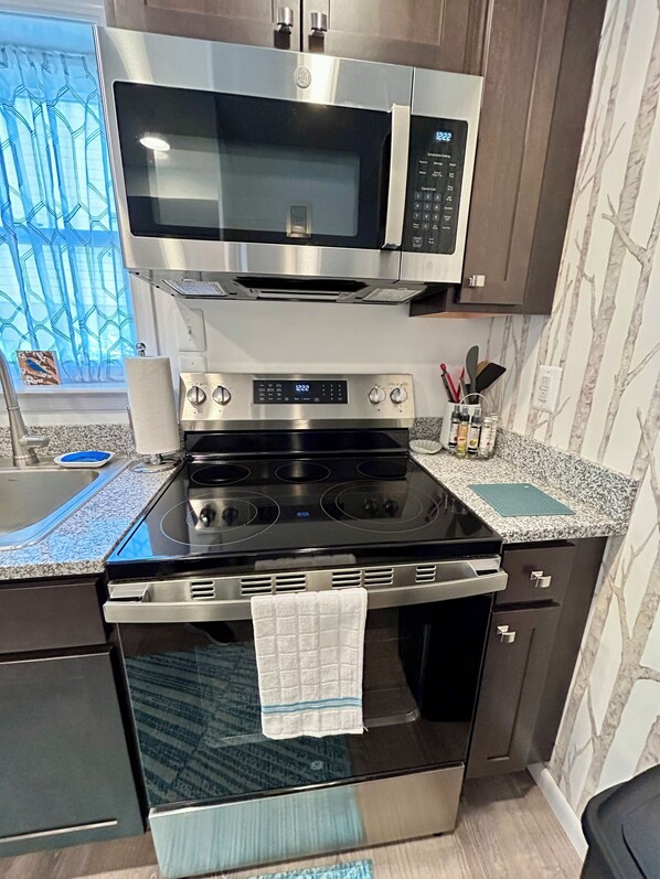 Microonde, forno, piano cottura, lavastoviglie