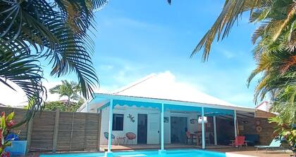 VILLA MADRAS un coin de paradis Ă 5 mn Ă pied de la plage de la Pointe Marin.