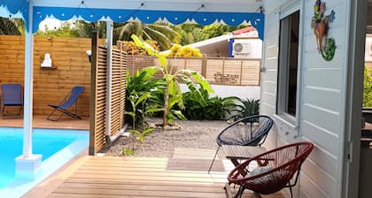 VILLA MADRAS, a corner of paradise just a 5-minute walk from the Pointe Marin beach.