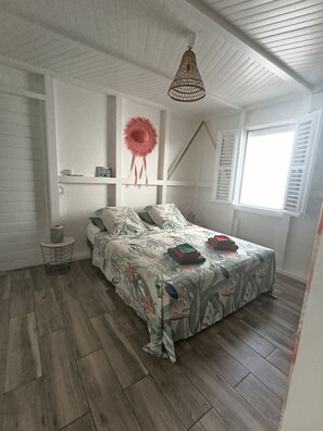 2 bedrooms, iron/ironing board, WiFi, bed sheets