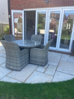 Outdoor dining - The Open 2016 Birkdale
12-19th July may be available longer Sleeps up to 8 (Birkdale)
