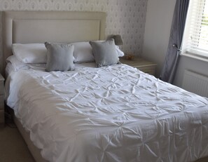4 chambres, fer et planche à repasser, Wi-Fi, draps fournis