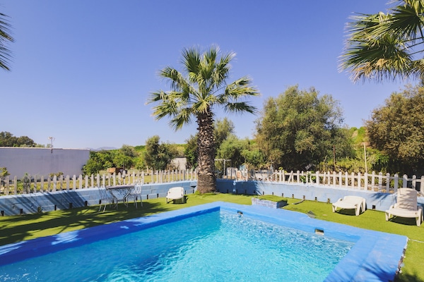 Wonderful rural house in Pizarra with private pool.