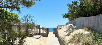 Walk to the beach from 4 Bedroom house in Amagansett - Private Beach Path Access
