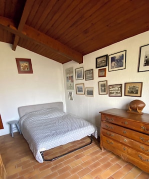 5 slaapkamers, een strijkplank/strijkijzer, wifi, beddengoed