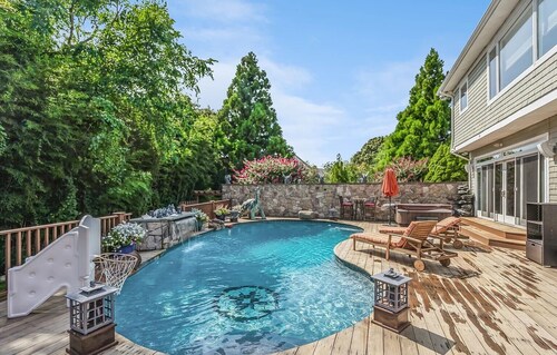 Stunning Montauk Beach House with Pool & Hot Tub