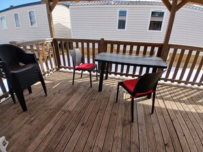 Outdoor dining - Mobile home in the Dunes, right on the beach and the sea! (Unknown)