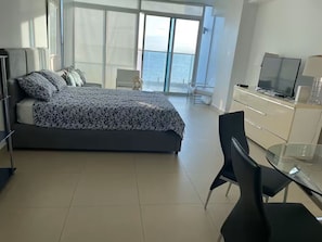 1 chambre, fer et planche à repasser, Wi-Fi, draps fournis