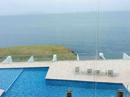 H1B Panama Canal & Panama City Oceanfront Studio/Apartment with own Cozy Balcony