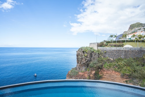 Big Cliff Apartment by Atlantic Holiday