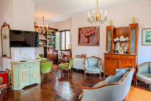 TV, fireplace - Villa Pina - Piverno (Priverno)