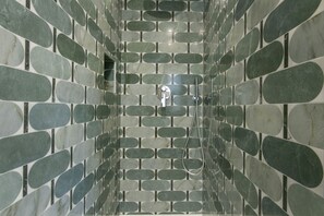 Dusche, Haartrockner, Bidet, Handtücher