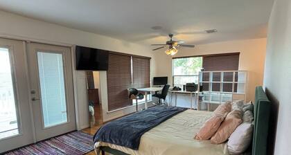 AMAZING SPICEWOOD HOME ON PEDERNALES RIVER WITH TO DIE FOR SUNSET VIEWS!!!!