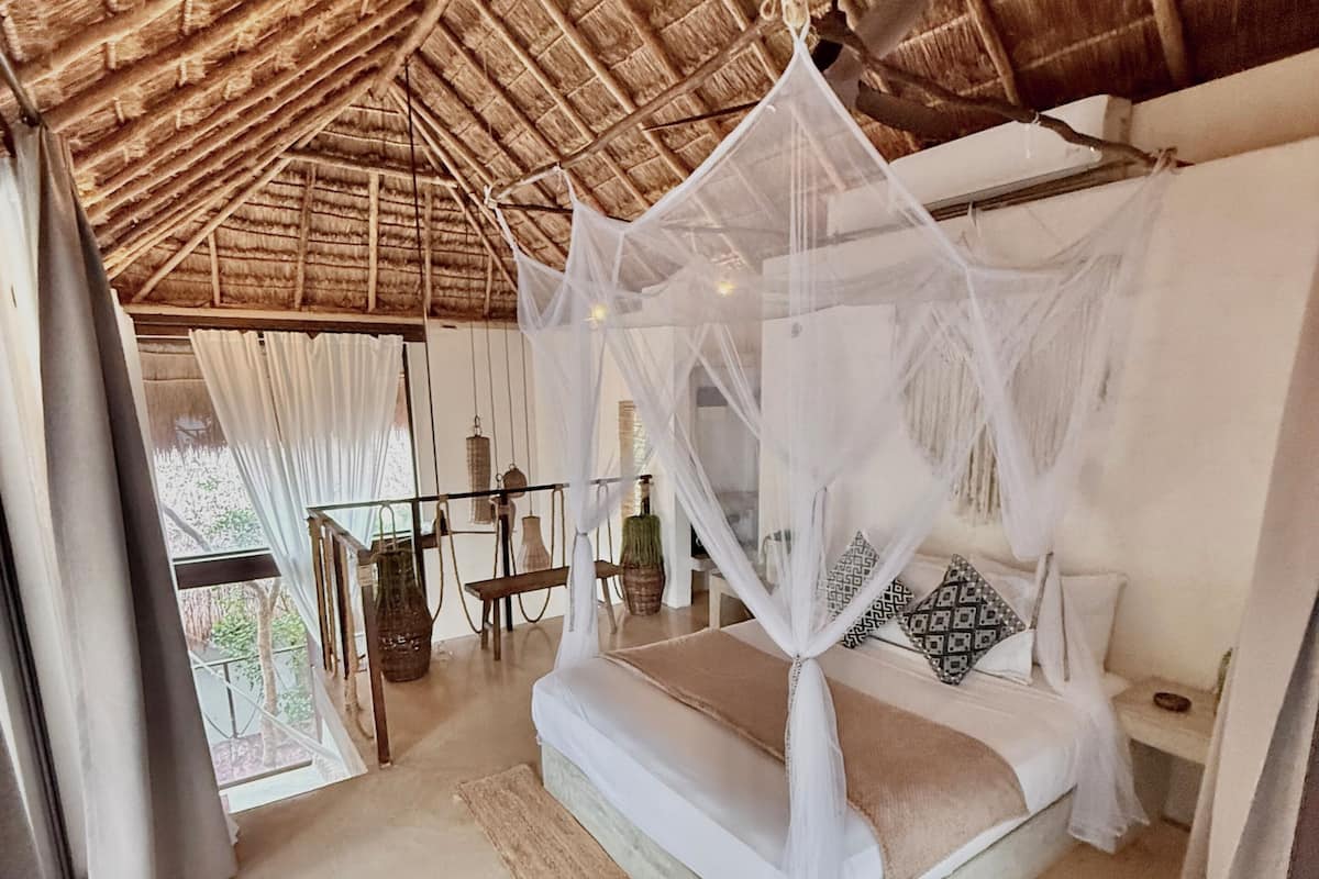 Presidential Bungalow | In-room safe, individually decorated, individually furnished