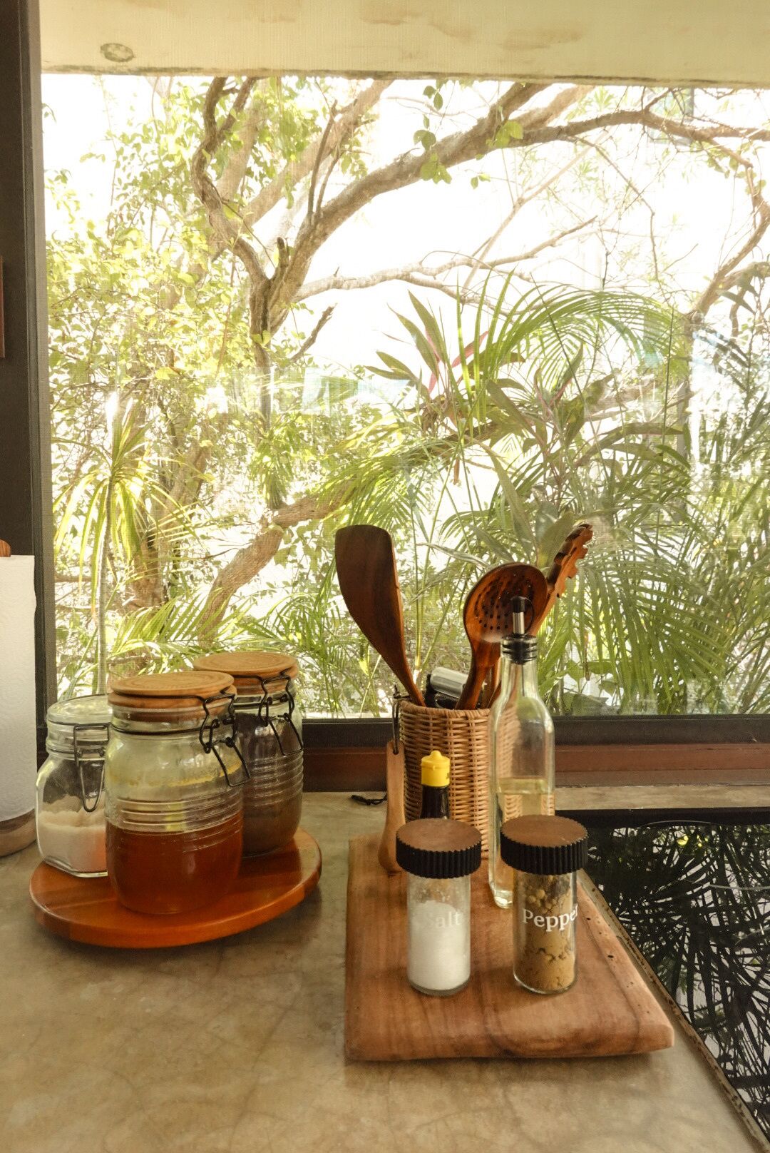 Presidential Bungalow | Private kitchen | Stovetop, coffee/tea maker, cookware/dishes/utensils, spices