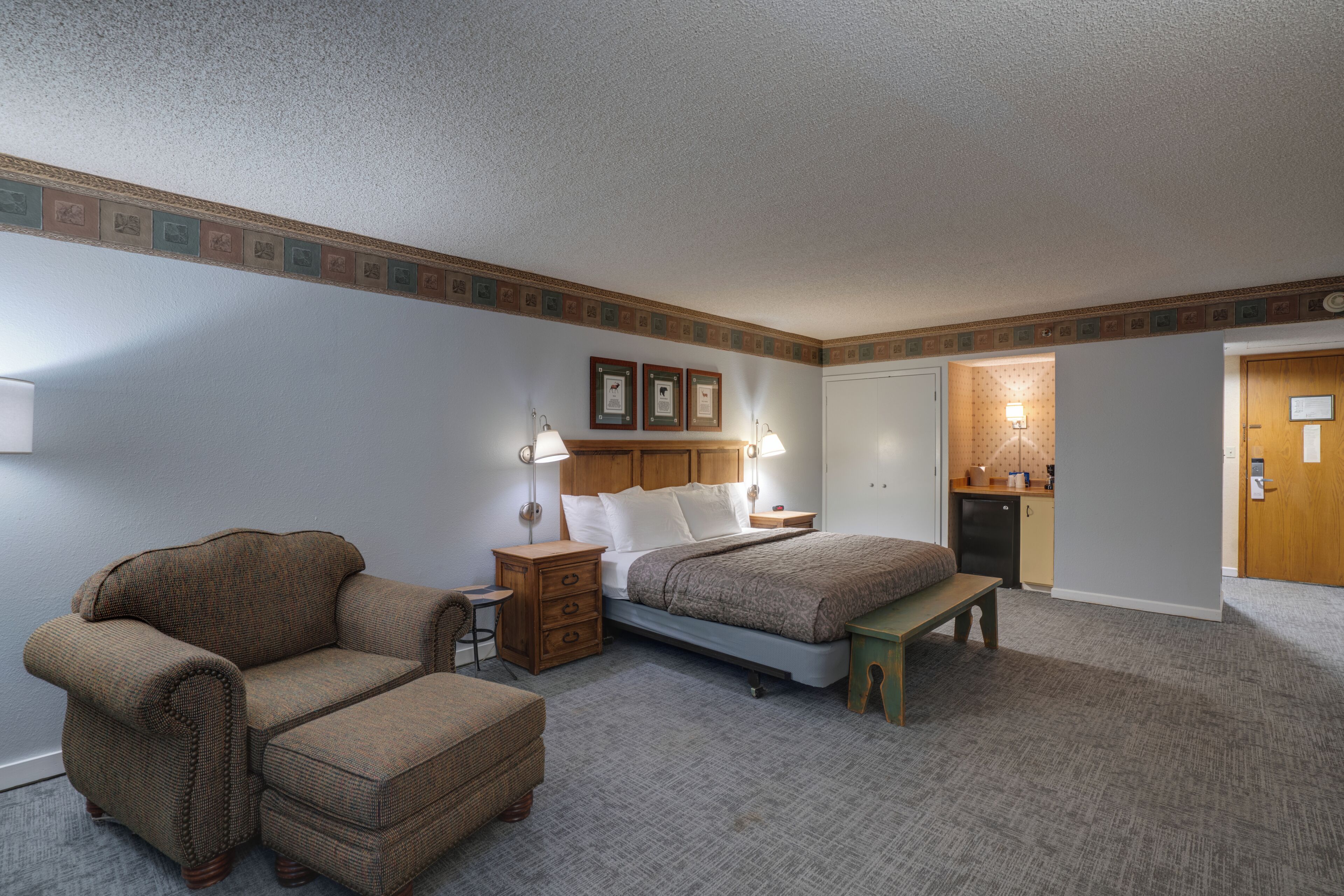 1 King with Air Conditioning | Free WiFi, bed sheets