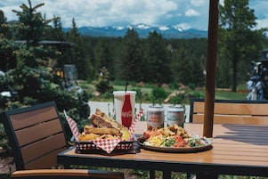 Tempat makan luar