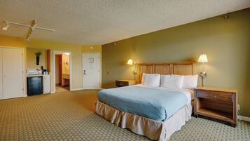 Standard Room, 1 King Bed, Balcony | Free WiFi, bed sheets
