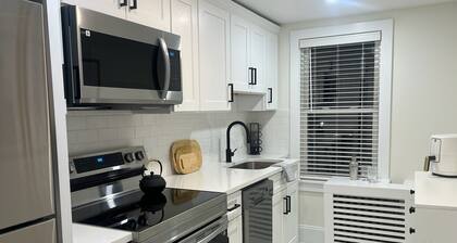 Great Location! Cozy 1-bedroom apartment Newport with WiFi, AC