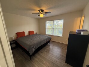 5 Schlafzimmer, Bügeleisen/Bügelbrett, kostenloses WLAN, Bettwäsche