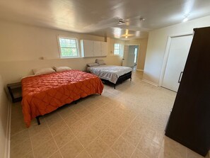 5 habitaciones, tabla de planchar con plancha y wifi gratis 
