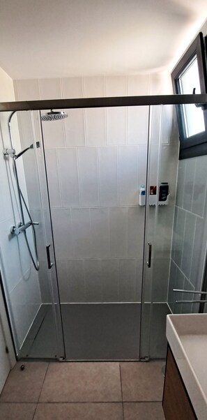 Hair dryer, towels, soap, toilet paper - Bungalow (4 pers.) with panoramic views of the Mediterranean in Polop (Polop)