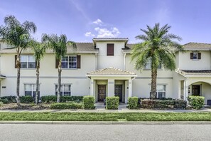 Exterior - Resort Fun~Star Wars~Toy Story Rooms~Near Disney (Kissimmee)