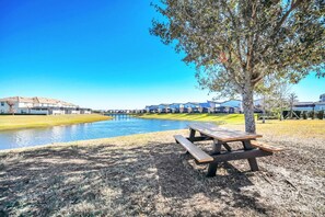 Outdoor dining - Resort Fun~Star Wars~Toy Story Rooms~Near Disney (Kissimmee)