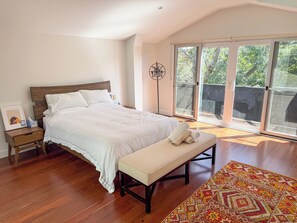 3 多间卧室、办公桌、免费 WiFi、床单