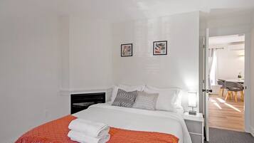 2 bedrooms, desk, iron/ironing board, free WiFi